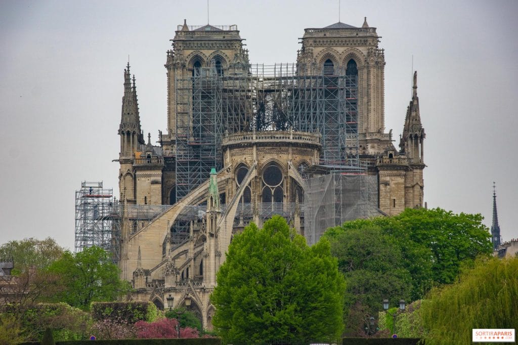 Aller à Notre Dame de Paris visiter le formidable vestige parisien